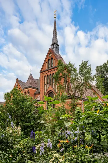 Blick auf die Pfingstkirche