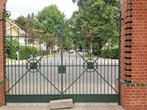 Blick durch das Hauptportal zur Glumestraße