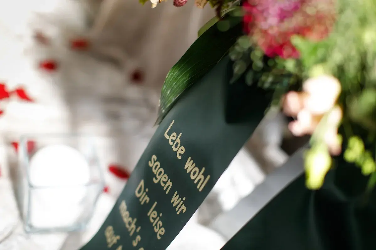 Bestattung Trauerfeier Begräbnis Urne Friedhof 13