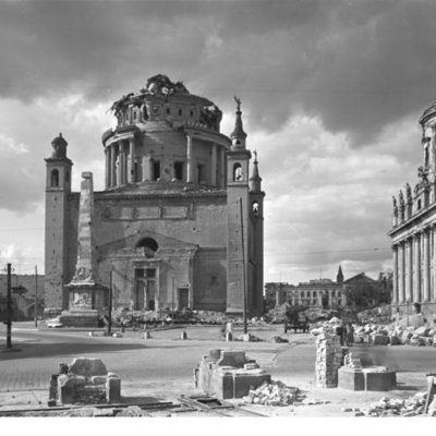 Potsdam, Alter Markt mit Ruinen der Nikolaikirche und dem alten Rathaus