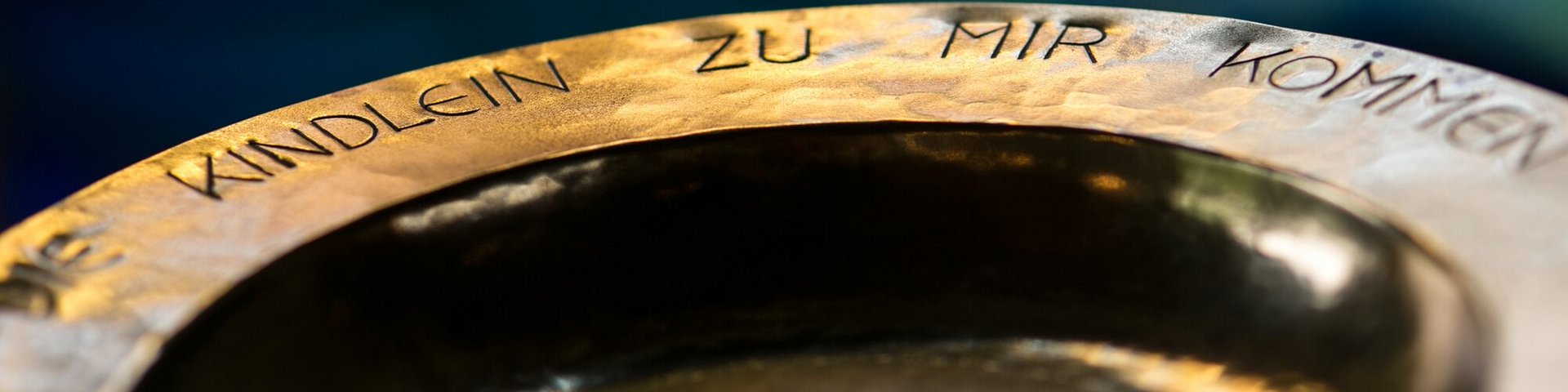 Am Rand steht: Lasset die Kindlein zu mir kommen und währet ihnen nicht